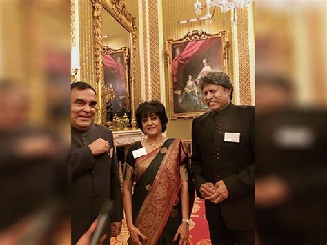 Queen Elizabeth Hosts Uk India Year Of Culture At Buckingham Palace