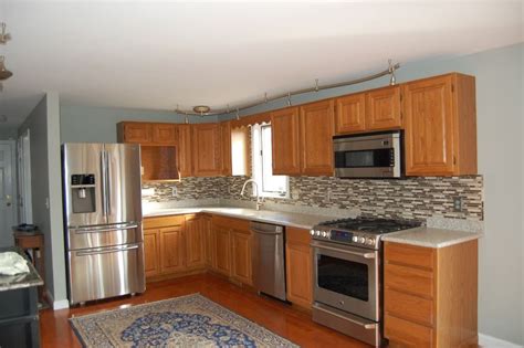 The reason is that light oak cabinets are more on the neutral side. Popular Kitchen Paint Colors With Oak Cabinets : Colored ...
