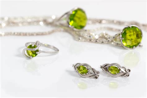 Spotlight On Traditional And Modern August Birthstones Peridot And Two