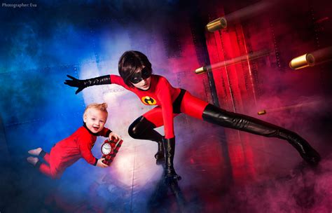 Incredibles Cosplay Mom And Son As Elastigirl And Jack Jack — Geektyrant