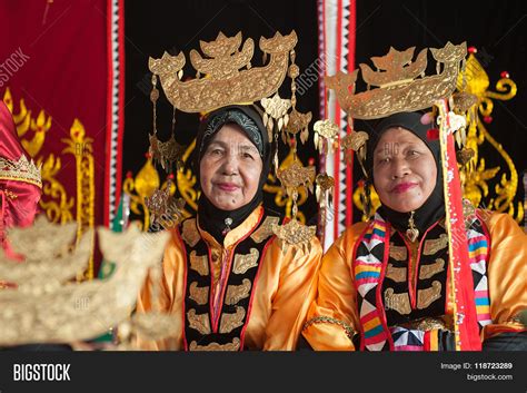 Bajau Tribe Image And Photo Free Trial Bigstock