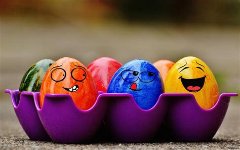 Easter Smiley Eggs 2k Wallpaper Download
