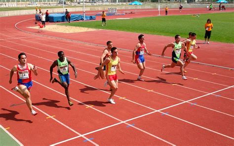 El maratón es una carrera a pie del programa de atletismo en los juegos olímpicos que se realiza en ruta, aunque finaliza con una vuelta a la pista. A festejar, correr y saltar: Torneo Aniversario de ...