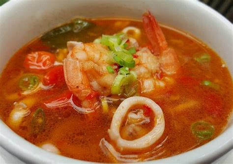 Cara buat pes tomyam homemade. Resep TOM YAM Seafood oleh Tina Hasbie - Cookpad
