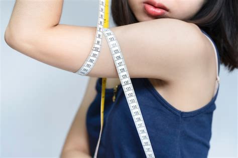 Premium Photo A Woman Measuring The Proportions Of Her Upper Arm With
