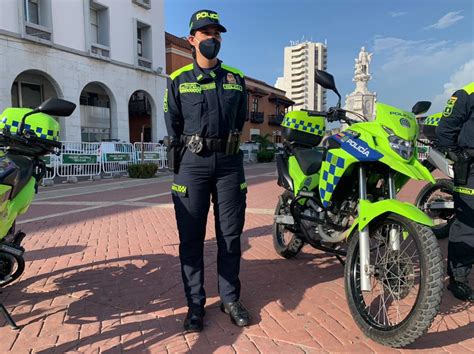 Policía Nacional Estrena Su Nuevo Uniforme En 10 Ciudades Colombianas