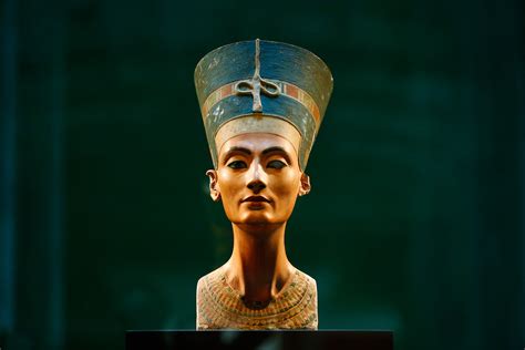Queen Nefertiti Remains Found Egypt Unearths New Clues About King Tut
