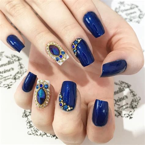 Unha azul decorada 2020 - Veja as principais tendências!