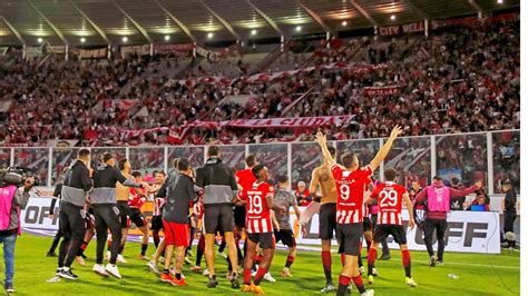 Rival Do Gr Mio Na Libertadores Estudiantes Faz Hist Ria Contra O Boca