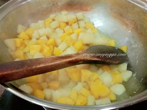 Bubur ubi keledek / sweet potato sago dessert recipe. Bubur keledek bersagu