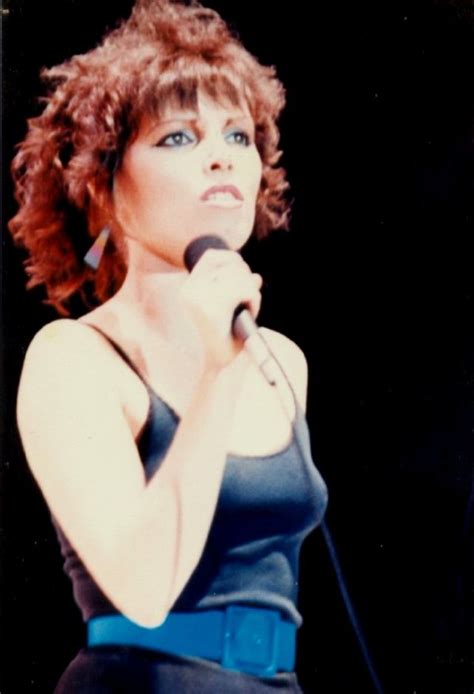 40 Fabulous Photos Show Fashion Styles Of Pat Benatar In The Late 1970s