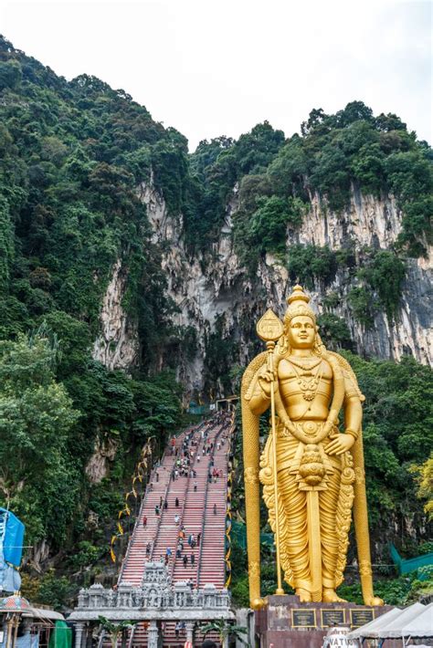 Learn about hinduism, enjoy culture, and go on the hunt for rare insects in dark cave. Die Batu Caves in Kuala Lumpur sind ein Must-See! - Scenic ...
