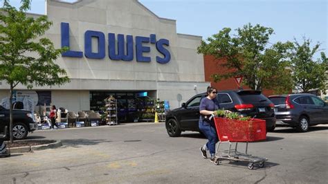 Lowes Employee Punched By Thieves Fired For Trying To Stop Robbery