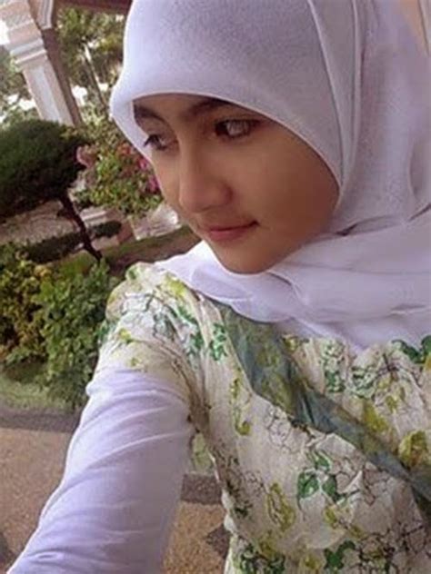 Foto Cewek Muslim Cantik Imut Berjambang