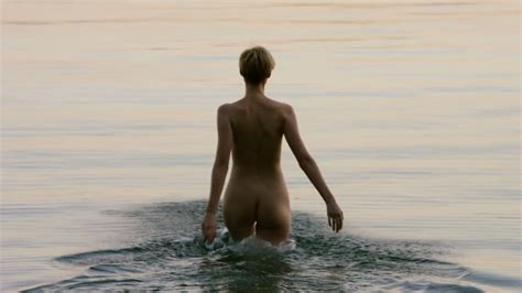 Nackte Elizabeth Debicki In The Night Manager