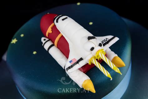 Cake is half chocolate and vanilla with buttercream icing. Space Shuttle - Geburtstagstorte › RITA-The Cakery, Torten ...