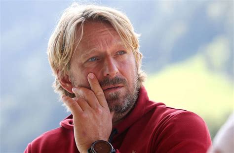 Mislintat, along together with the contracts expert recruited from team sky, huss fahmy, is tasked with reviving arsenal's dormant gift for spotting talent. Sportdirektor des VfB Stuttgart: Die blitzsaubere Bilanz ...
