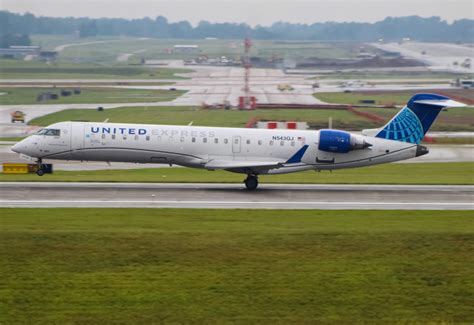 N543gj United Express Mitsubishi Crj 550 By Mitchell Roetting