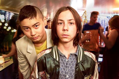 Tschick erzählt die story von zwei befreundeten teenagern, die in den sommerferien in die walachei in rumänien reisen. Filmkritik: Tschick von Wolfgang Herrndorf - Wortwörtlich ...