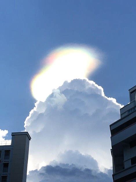 Rare Fire Rainbow Is Spotted In Singapore Daily Mail