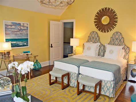 Yellow also looks good in traditional, contemporary, or eclectic bedroom styles creating elegant and stylish rooms. 15 Cheery Yellow Bedrooms | Bedrooms & Bedroom Decorating ...