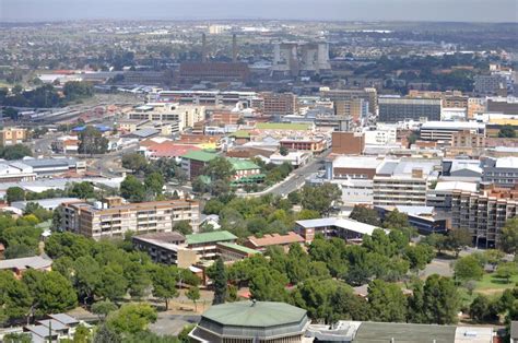 Bloemfontein is situatit on dry grassland at , at an altitude o 1,395 metres abuin sea level. Nelson Mandela Statue (Naval Hill), in Naval Hill ...