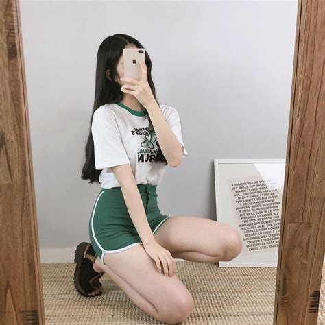 Pin By Bootsk On Korean Outfit Korean Outfits Mirror Selfie Korean Ootd