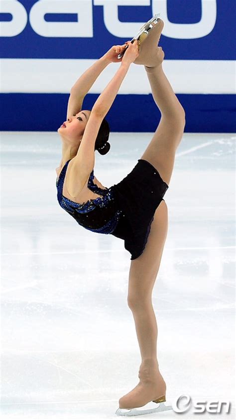 Yuna Kim Biellmann Spin Figure Skating Figure Skating Figure Skater Ice Skating