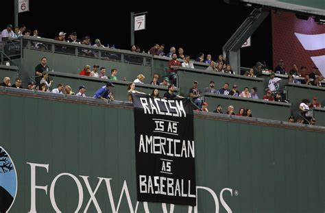 Mlb Polémica Pancarta El Racismo Es Tan Americano Como El Béisbol