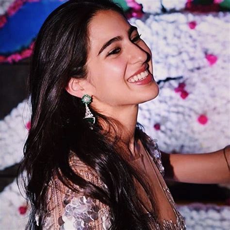 She made her bollywood debut in the year 2018 with the film kedarnath. Sara Ali Khan Biography Height, Weight, Age, Size, Net Worth