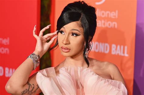 Cardi B Says Her Dms Are Flooded But Here S Why She S Staying Single