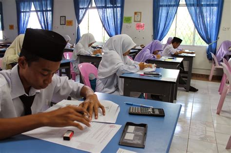 Tenggang rasa antar agama, antar suku, antar golongan dan antar bangsa dalam jiwa dan semangat '45 disebut memiliki jiwa. HARI PEPERIKSAAN PMR 2013 | Sekolah Menengah Agama Majlis ...