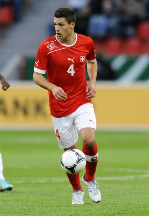 Formed at wil, he transferred to basel in 2012. Der steile Aufstieg des Fabian Schär - Nationaltrainer ...