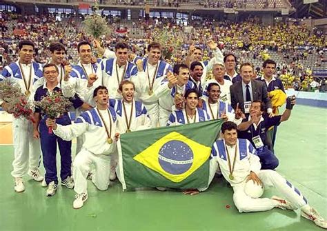 Léo meindl, jogador do urbas fuenlabrada, da espanha, saiu do banco de reservas para ser o grande destaque do confronto. A primeira geração de ouro do vôlei brasileiro. | Surto ...