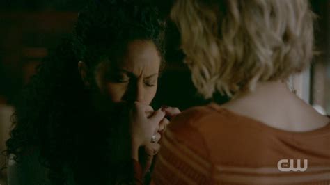Freya And Keelin Kiss The Originals Season Episode Lesbian