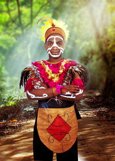Pakaian Adat Papua Disebut Lembarinfo