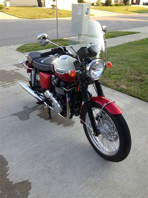 Triumph 2012 Bonneville T100 W Wind Screen And Saddlebags