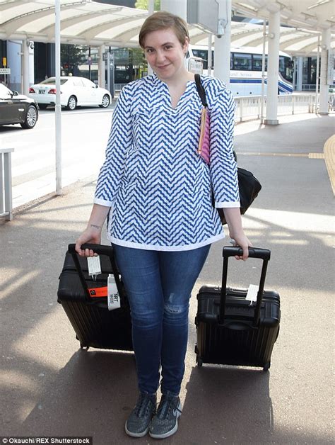 Lena Dunham Enjoys A Hot Rock Spa Treatment In Japan Daily Mail Online