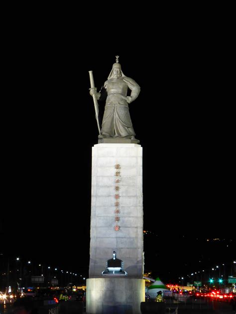 The Statue Of Admiral Yi Yi Sun Sin 1545~1598 Korean 이순신 Was A Korean Naval Commander