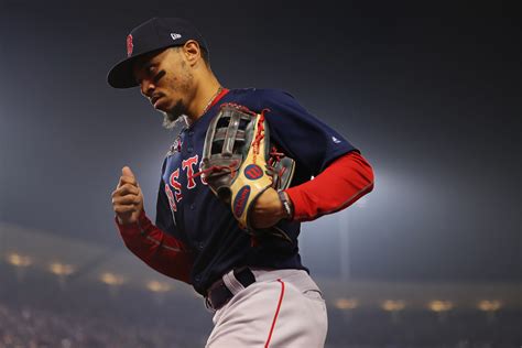 Red Sox Mookie Betts joins elite group of two-sport athletes
