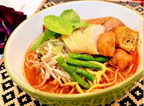 Resepi mee kari yang memang sangat sedap dan dimasak menggunakan air rebusan udang. Resepi Mee Kari Ayam Mudah dan Sedap | Masakan, Ayam