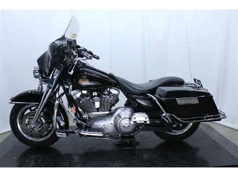 No screens, simply a motorcycle that provides and heightens the experience of the journey. Buy 2001 Harley-Davidson FLHT Electra Glide Standard on ...