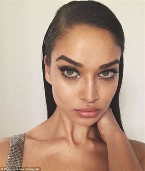 Shanina Shaik Reveals Her Beauty Tips While On The Fly Daily Mail Online