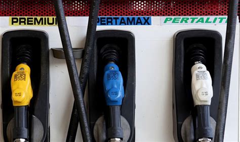 Ditinjau dari bilangan oktan nya, pertalite memiliki bilangan oktan lebih tinggi dari premium, yaitu sebesar 90, sementara premium hanya 88. 5 Perbedaan Penting Pertalite dengan Premium, Pertamax dan ...