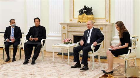 Pakistans Prime Minister Meets Putin As Russia Attacks Ukraine
