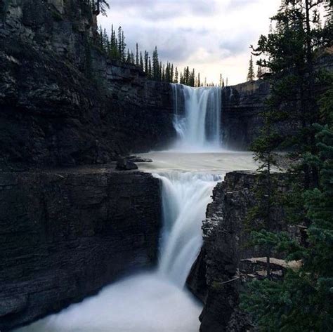 Crescent Falls David Thompson Highway Alberta Canada 美しい風景写真