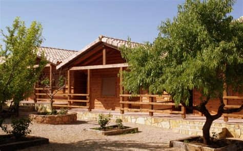 La casa rural es un alojamiento campestre construido recientemente que se encuentra en el municipio manchego de ruidera, ciudad real, que tiene patio con barbacoa, chimenea en el salón y dispone de wifi. Ofertas casas rurales Lagunas de Ruidera | Casas de Madera ...