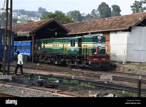 Ferrocarril De Montaña Nilgiri Locomotora Diesel En Coonoor Estación