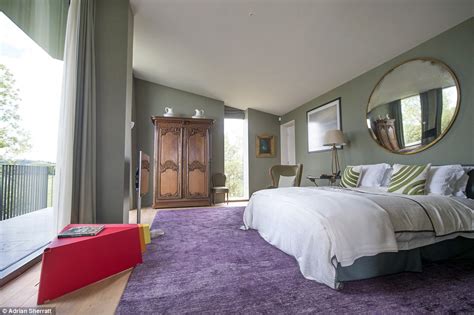Les photos déco chambre d'adultes sont déposées et décrites par les membres eux mêmes, sans aucun contrôle de la part de forumconstruire.com. Buckinghamshire stone staircase home is named as Britain's ...