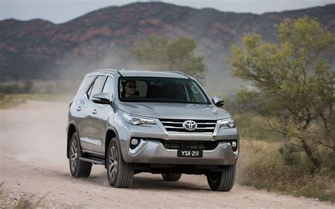 The interior looks typically same as german cars. Toyota Fortuner Crusade 2017 | SUV Drive